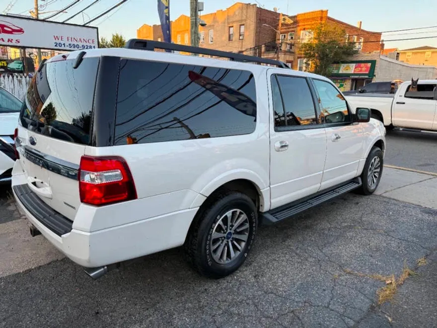 2017 Ford Expedition EL XLT photo 1