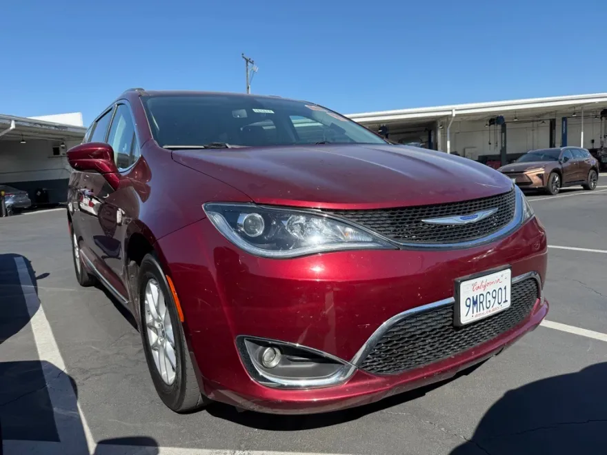 2020 Chrysler Pacifica Touring L photo 1