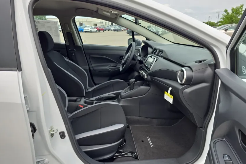 2025 Nissan Versa S photo 1