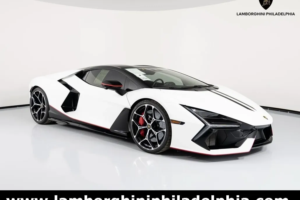 2024 Lamborghini Revuelto photo 1