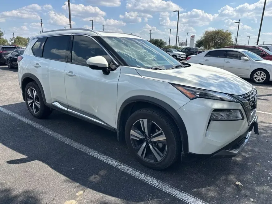 2023 Nissan Rogue SL photo 1