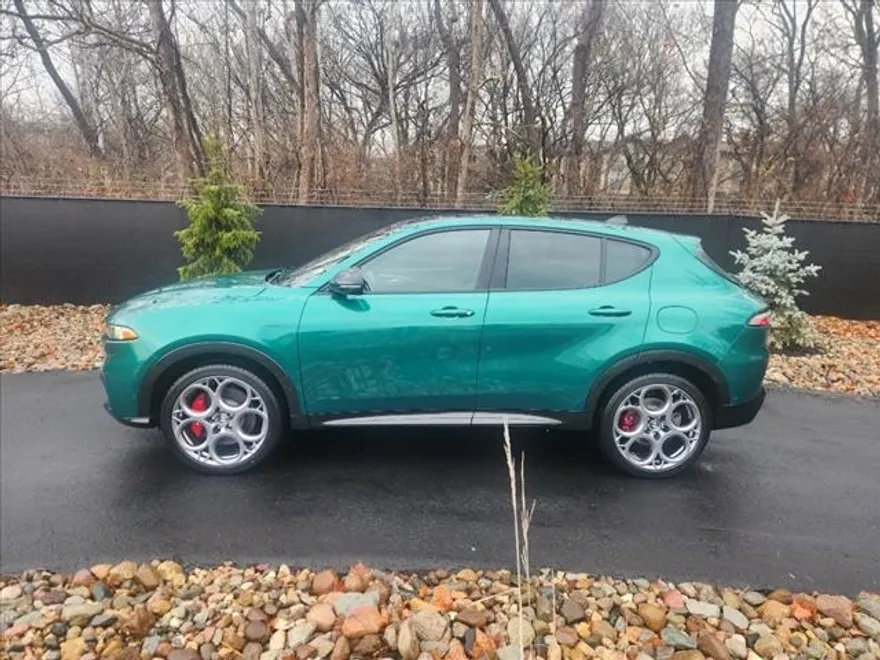 2024 Alfa Romeo Tonale Veloce photo 2