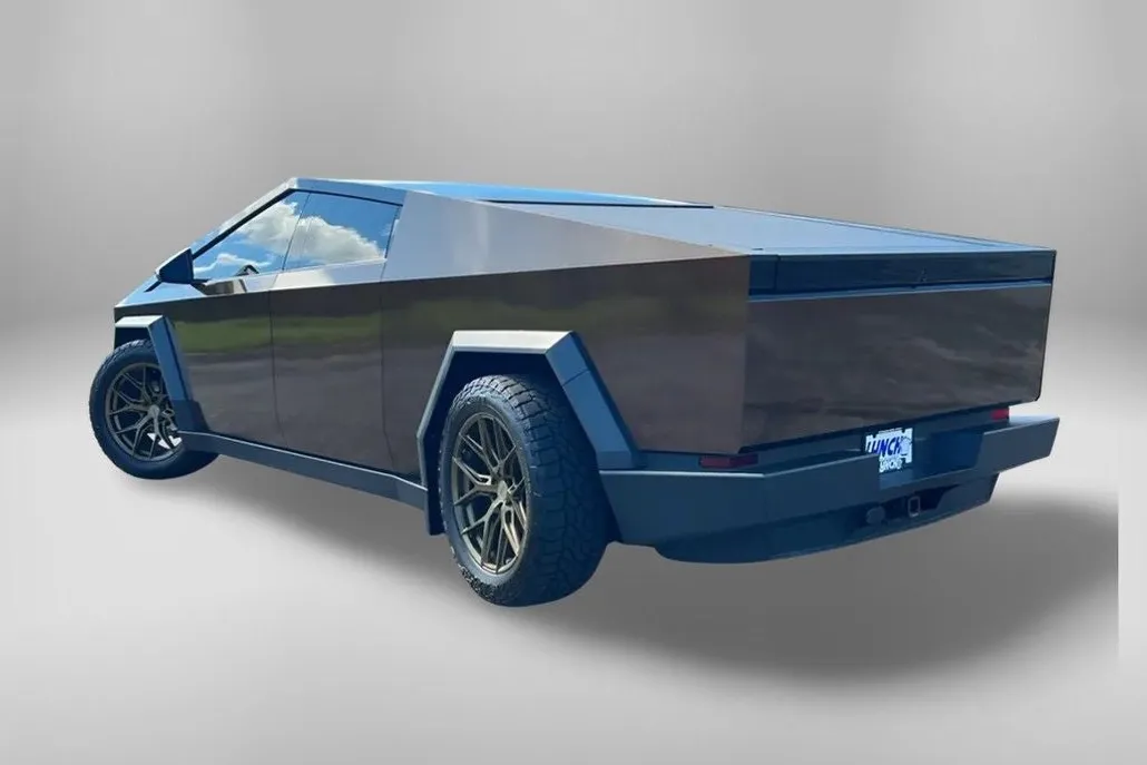 2024 Tesla Cybertruck photo 1