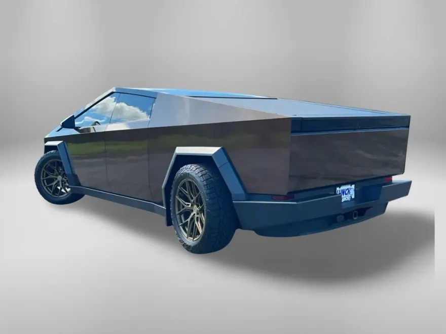 2024 Tesla Cybertruck photo 1