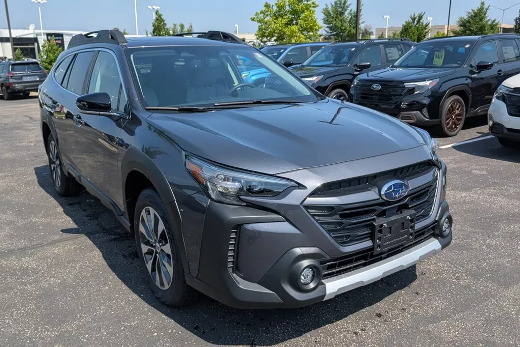 2025 Subaru Outback Limited photo 1