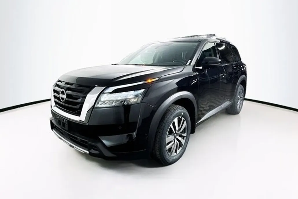 2025 Nissan Pathfinder SL photo 1