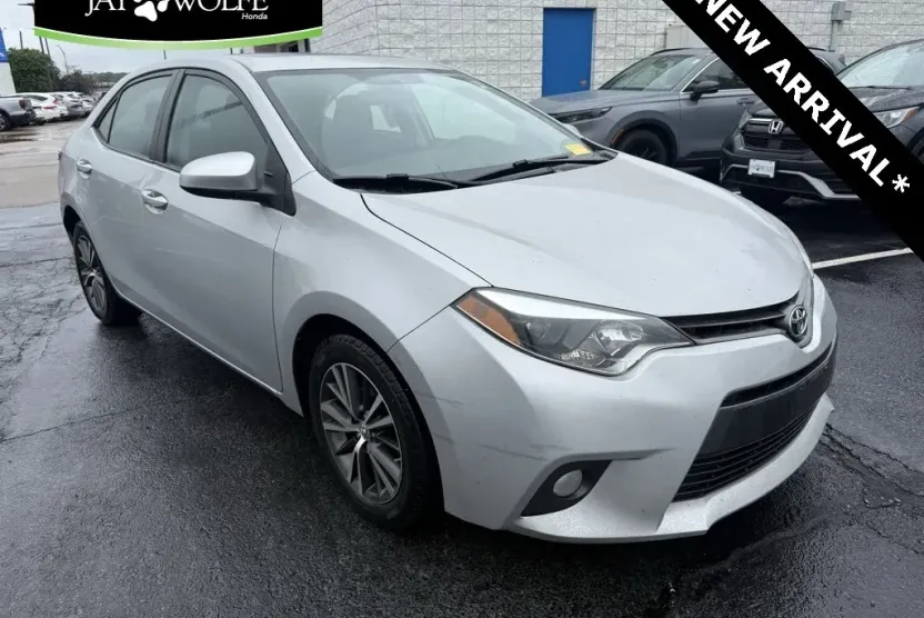 2016 Toyota Corolla LE Premium photo 1