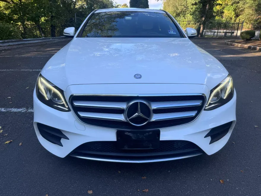 2017 Mercedes Benz E 300 4MATIC Sedan photo 1