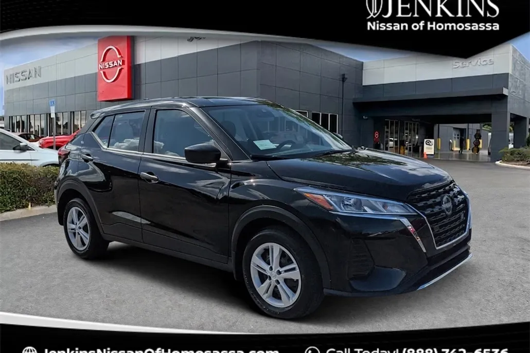 2025 Nissan Kicks Play S photo 1