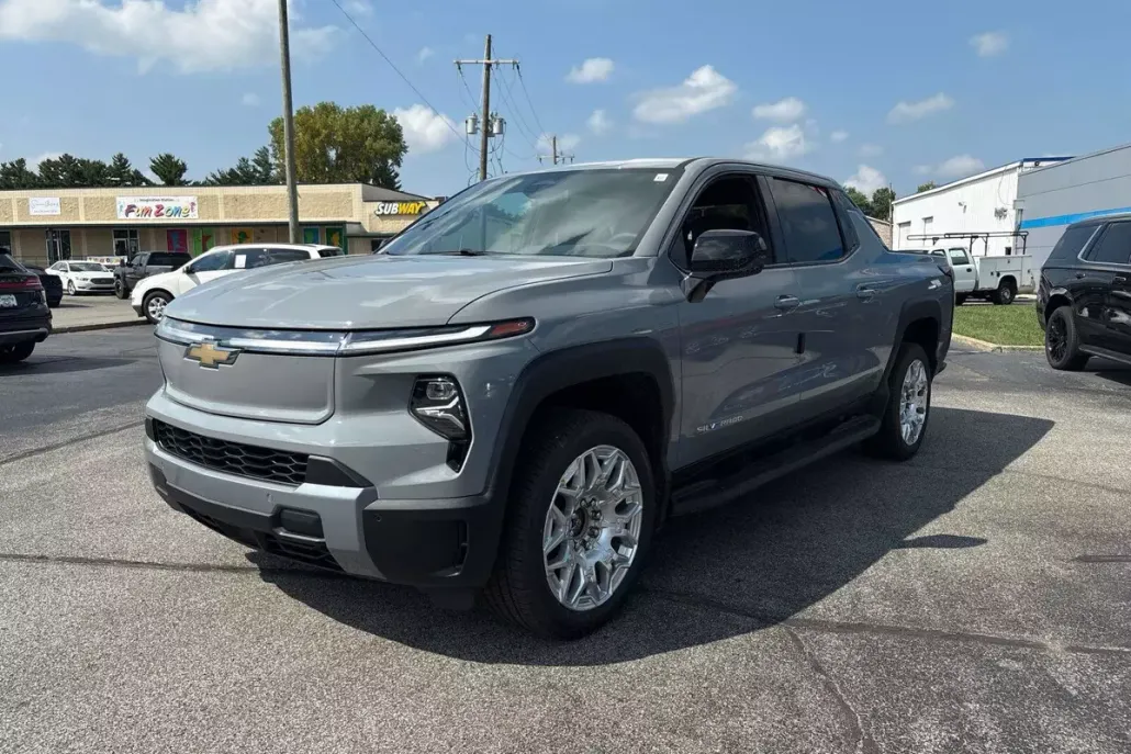 2026 Chevrolet Silverado LT photo 1