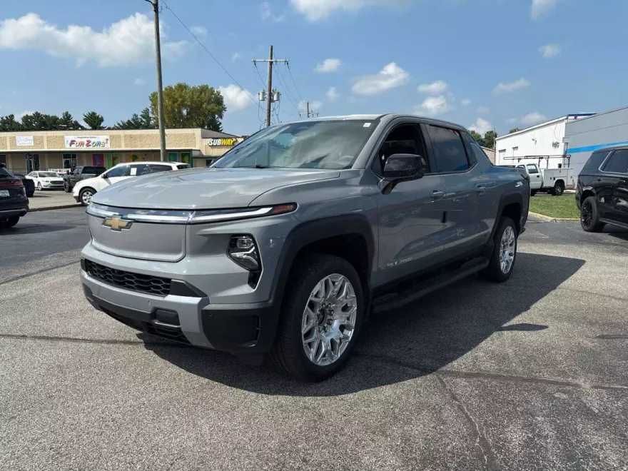 2026 Chevrolet Silverado LT photo 1