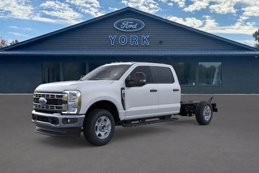 2025 Ford F-350 XLT photo 1
