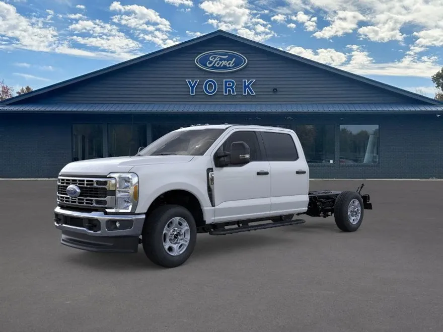 2025 Ford F-350 XLT photo 1