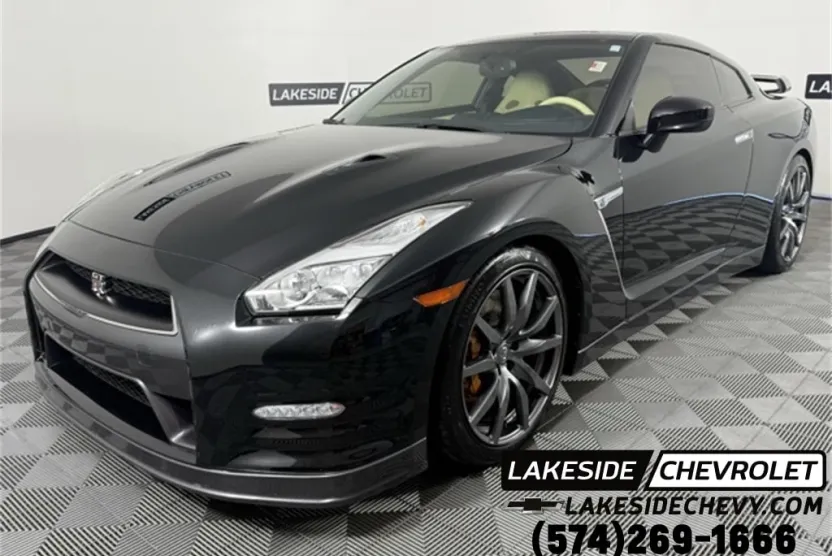 2015 Nissan GT-R Premium photo 1