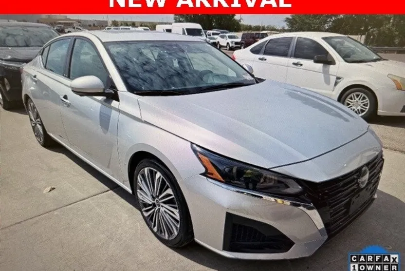 2023 Nissan Altima 2.5 SL photo 1