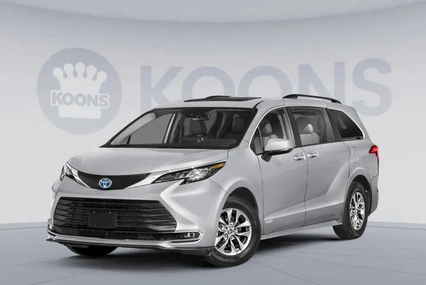 2025 Toyota Sienna XLE photo 1