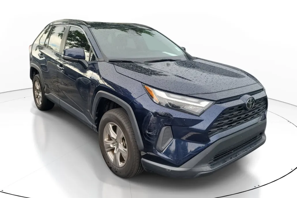 2022 Toyota RAV4 XLE photo 1