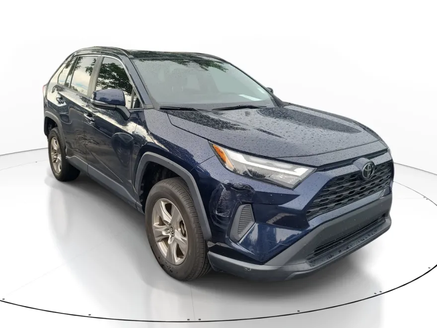 2022 Toyota RAV4 XLE photo 1