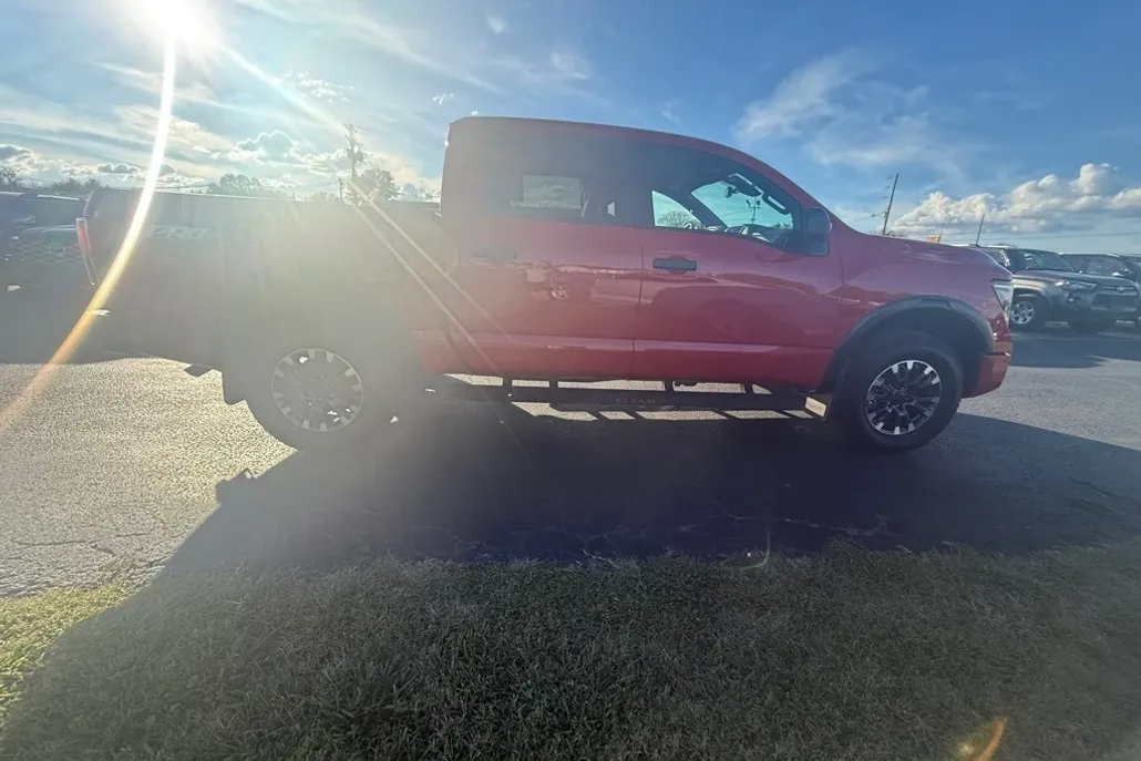 2024 Nissan Titan PRO-4X Crew Cab photo 1