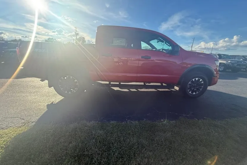 2024 Nissan Titan PRO-4X Crew Cab photo 1