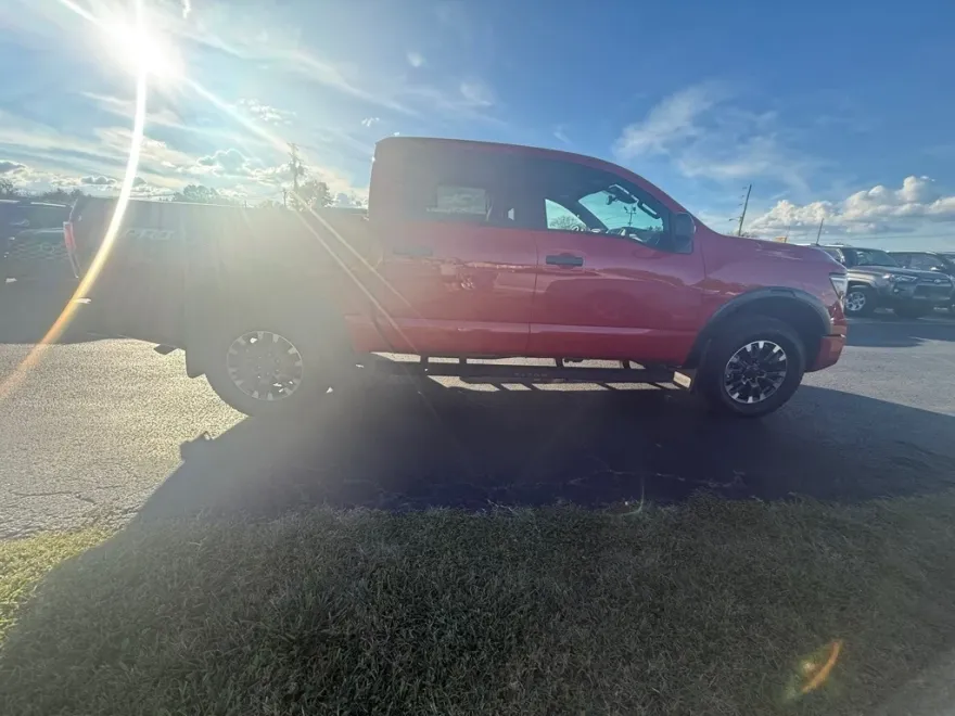 2024 Nissan Titan PRO-4X Crew Cab photo 1