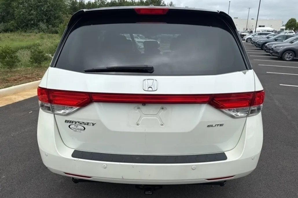 2015 Honda Odyssey Touring photo 1