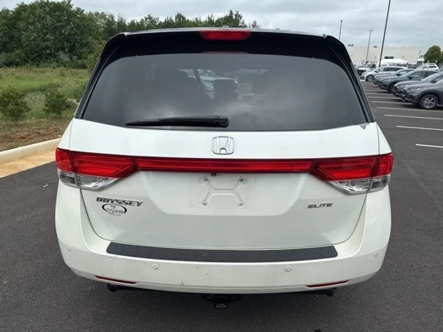 2015 Honda Odyssey Touring photo 1