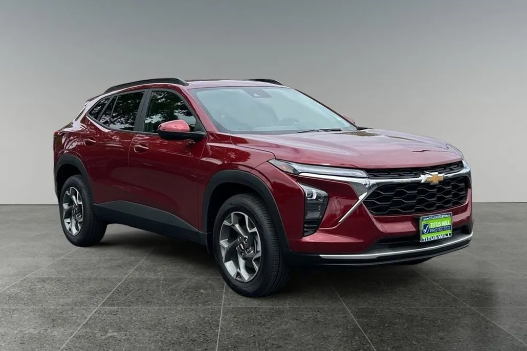 2025 Chevrolet Trax LT photo 1