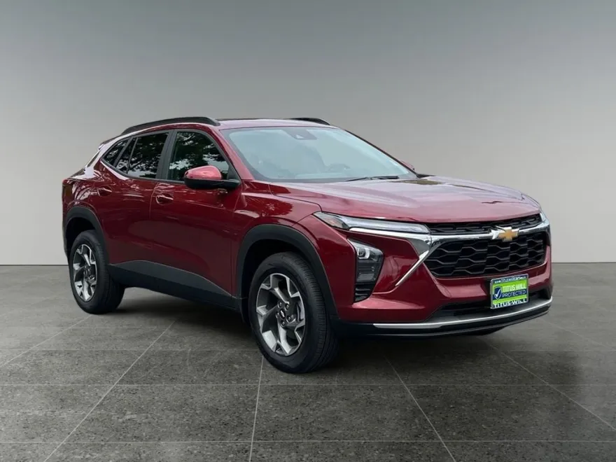 2025 Chevrolet Trax LT photo 1