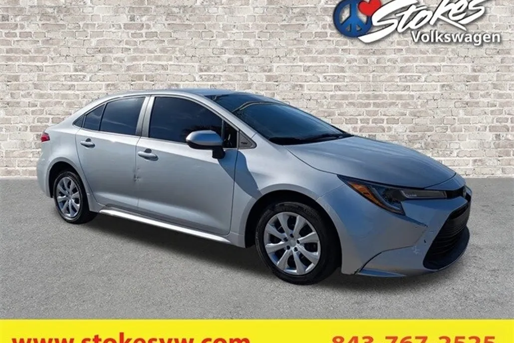 2024 Toyota Corolla LE photo 1