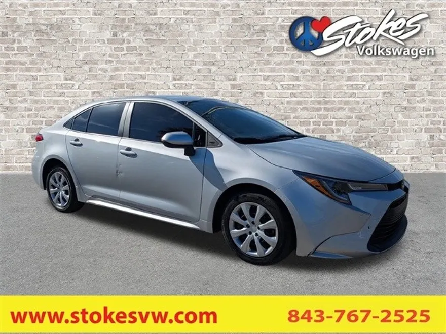 2024 Toyota Corolla LE photo 1