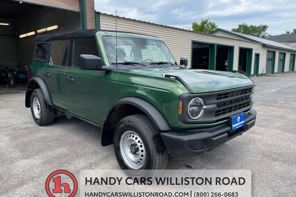2023 Ford Bronco Base photo 1