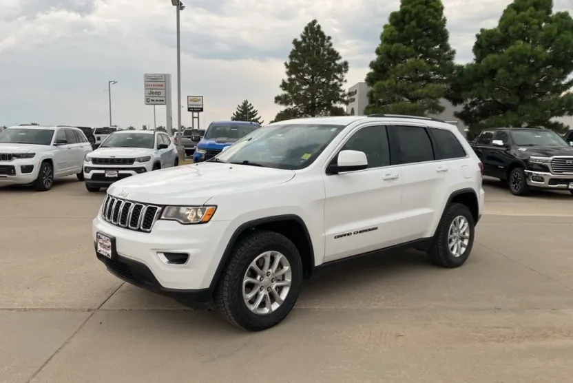 2021 Jeep Grand Cherokee Laredo X photo 1