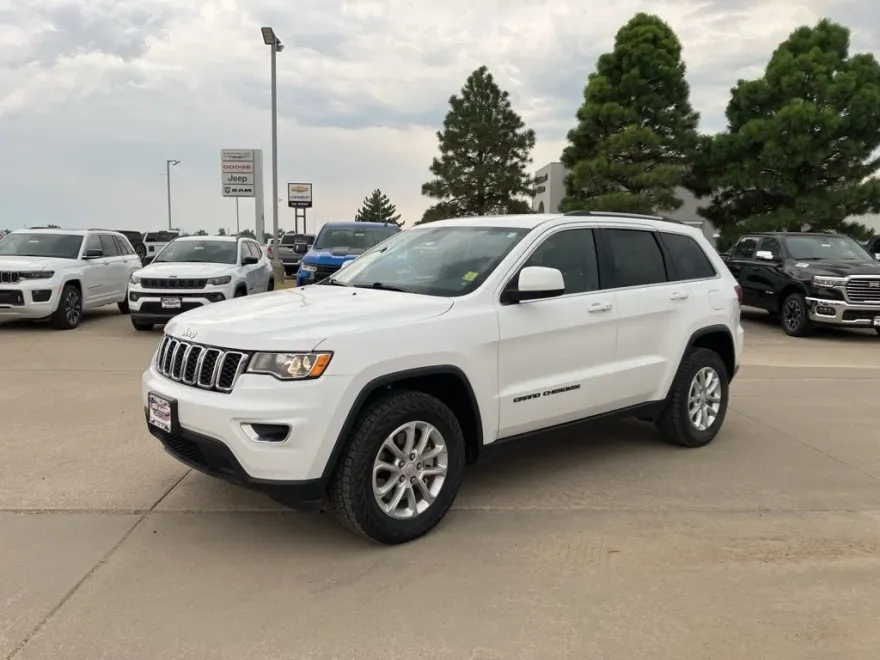 2021 Jeep Grand Cherokee Laredo X photo 1
