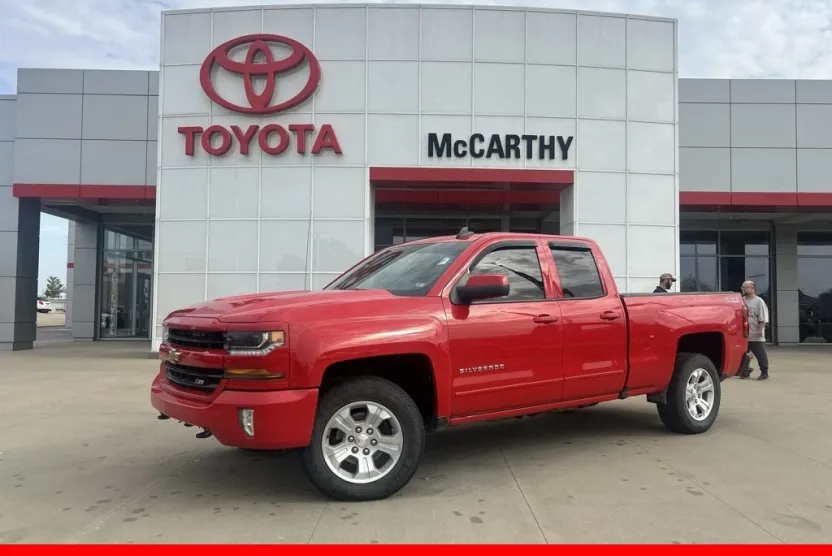 2017 Chevrolet Silverado 1500 LT2 photo 1