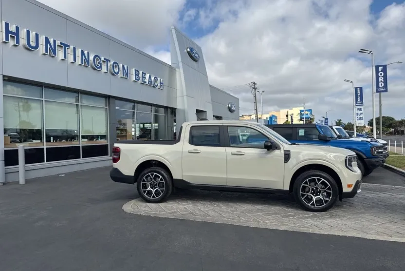 2025 Ford Maverick Lariat photo 1