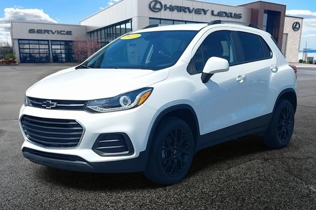 2022 Chevrolet Trax LT photo 1