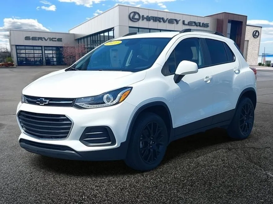 2022 Chevrolet Trax LT photo 1