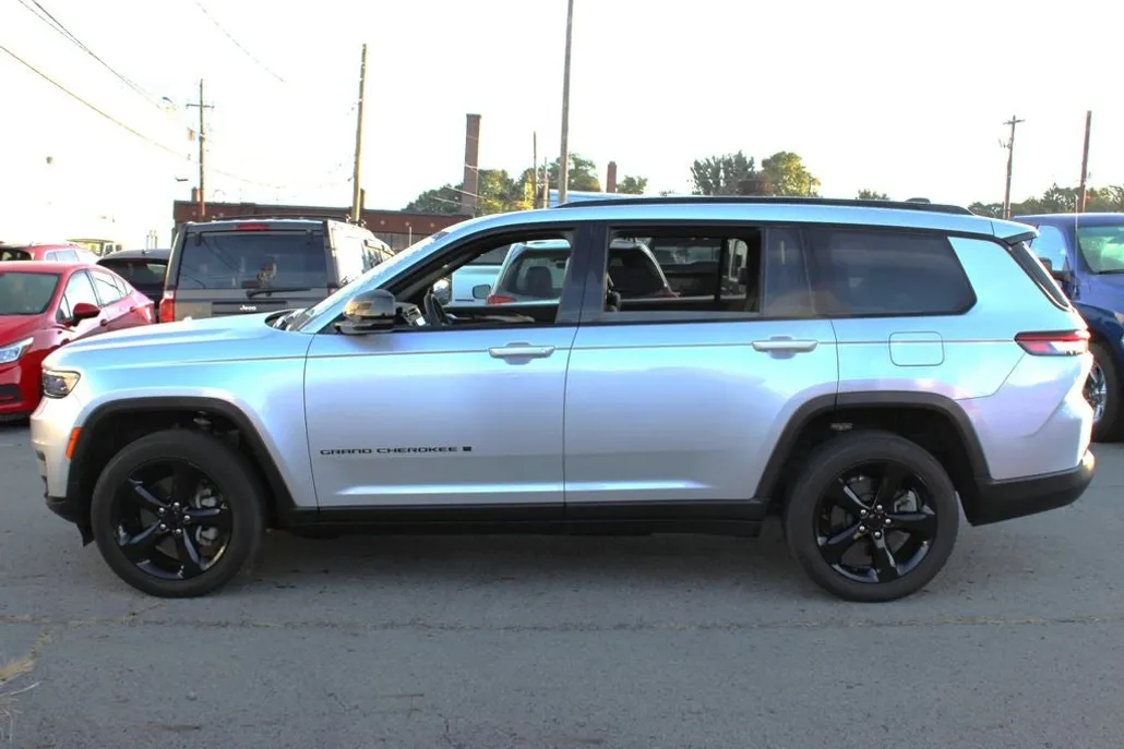 2023 Jeep Grand Cherokee Altitude photo 1