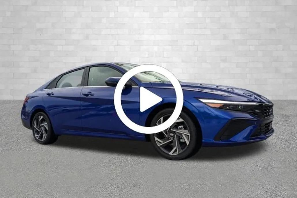 2025 Hyundai Elantra Limited photo 1