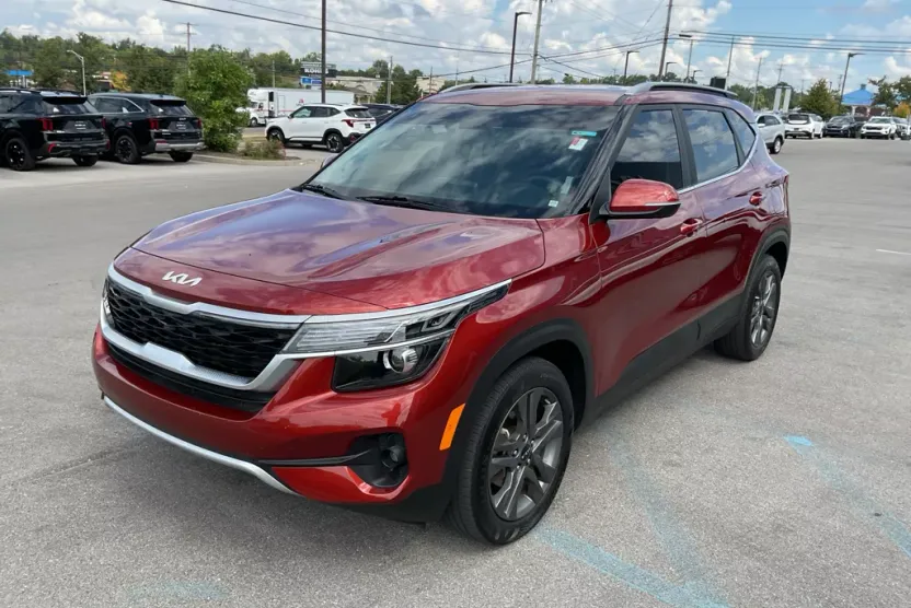 2023 Kia Seltos S photo 1