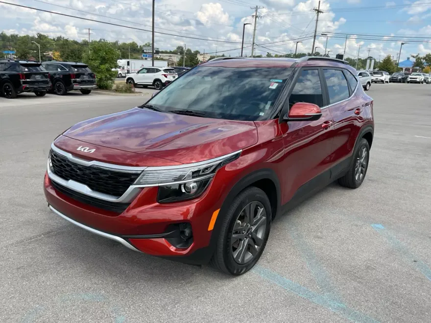 2023 Kia Seltos S photo 1