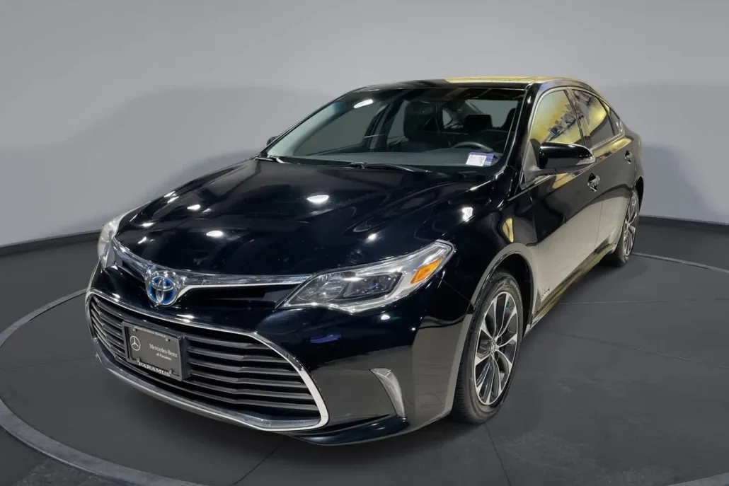 2016 Toyota Avalon Hybrid XLE Plus photo 1