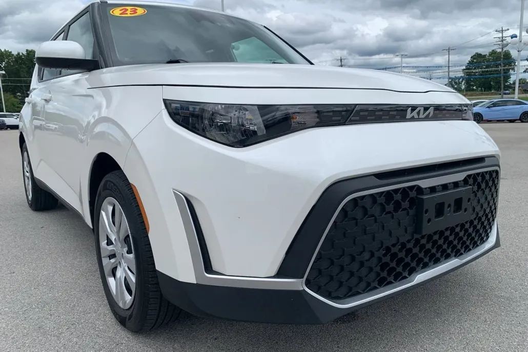 2023 Kia Soul LX photo 1
