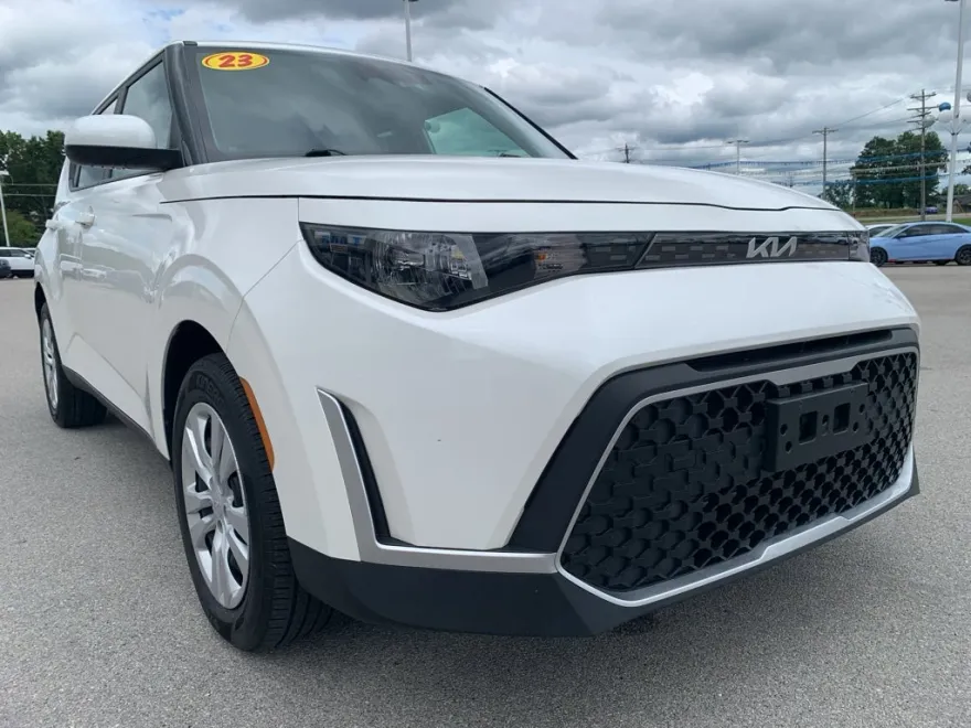2023 Kia Soul LX photo 1