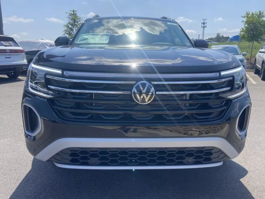2026 Volkswagen Atlas Peak Edition SE photo 1