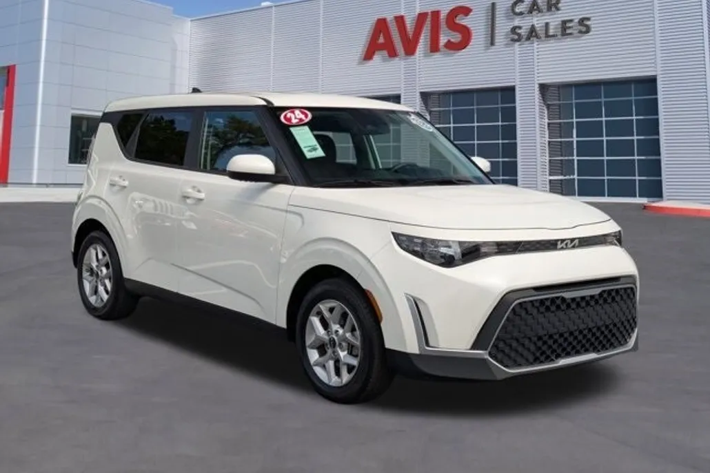2024 Kia Soul LX photo 1