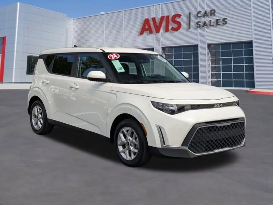 2024 Kia Soul LX photo 1