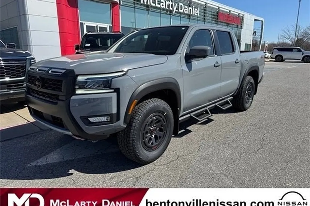 2025 Nissan Frontier Crew Cab PRO-4X photo 1