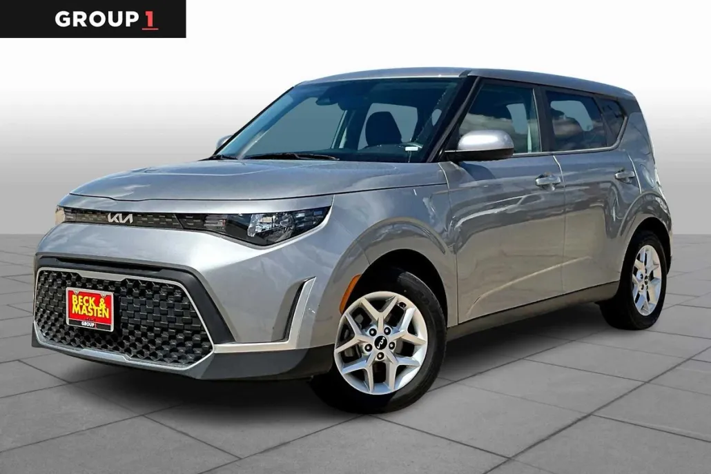 2023 Kia Soul LX photo 1